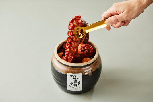 【 朱 】極上ギフト：壺入り"慶のひっぱり多幸キムチ" 招き猫トング付き （冷蔵：賞味期限10日）送料無料